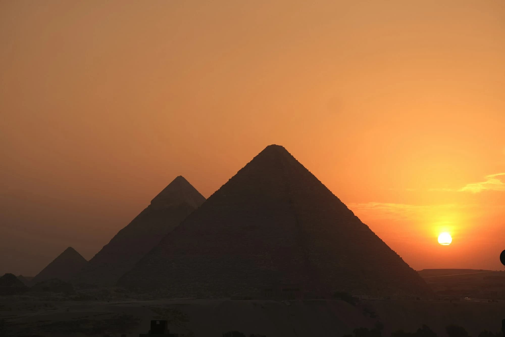 Camel Taste rooftop terrace with burger and panoramic Pyramids view